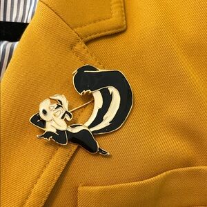 ✨ Vintage 1989 Warner Bros Studio Store Brooch ✨